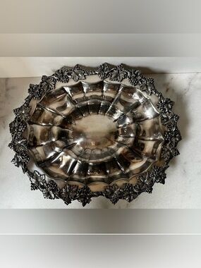Antique Van Bergh Silverplate co. Rochester NY server pedestal oval dish…
